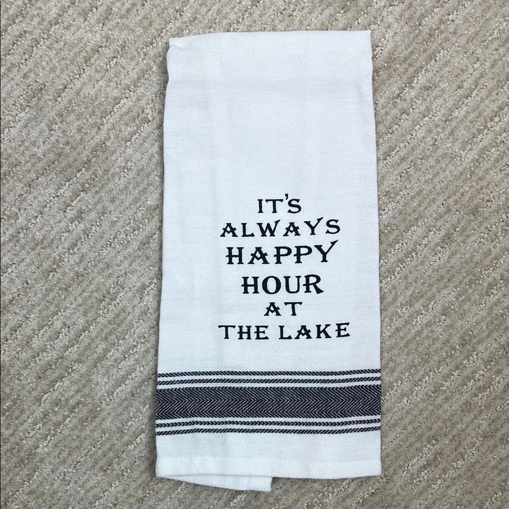 Set of 4 Happy Hour at the Lake Kitchen Towels NWT White Black 16x26
